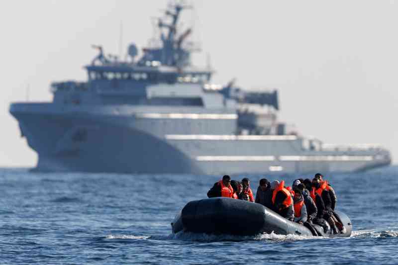 El Ministerio del Interior reveló que 534 migrantes cruzaron el canal el domingo, un récord del año