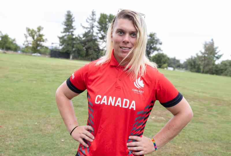 La canadiense Danielle McGahey fue la primera jugadora de críquet transgénero en participar en un partido internacional oficial